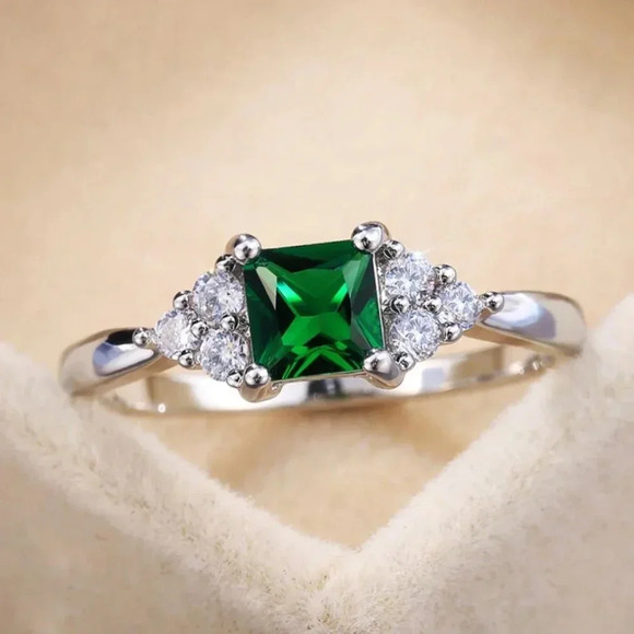 925 Sterling Silver Princess Cut Emerald Ring - Picture 1 of 6